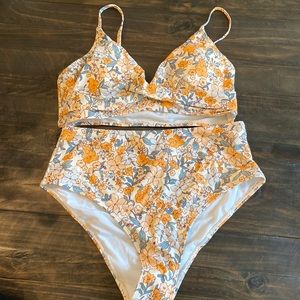 Womans swimsuit large new never worn